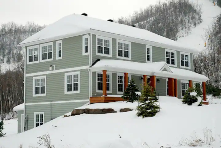 SEASONAL RENTAL – Steps from Alpine Ski Club