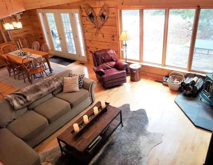 Cozy, clean cabin 4 minutes from the Peaks