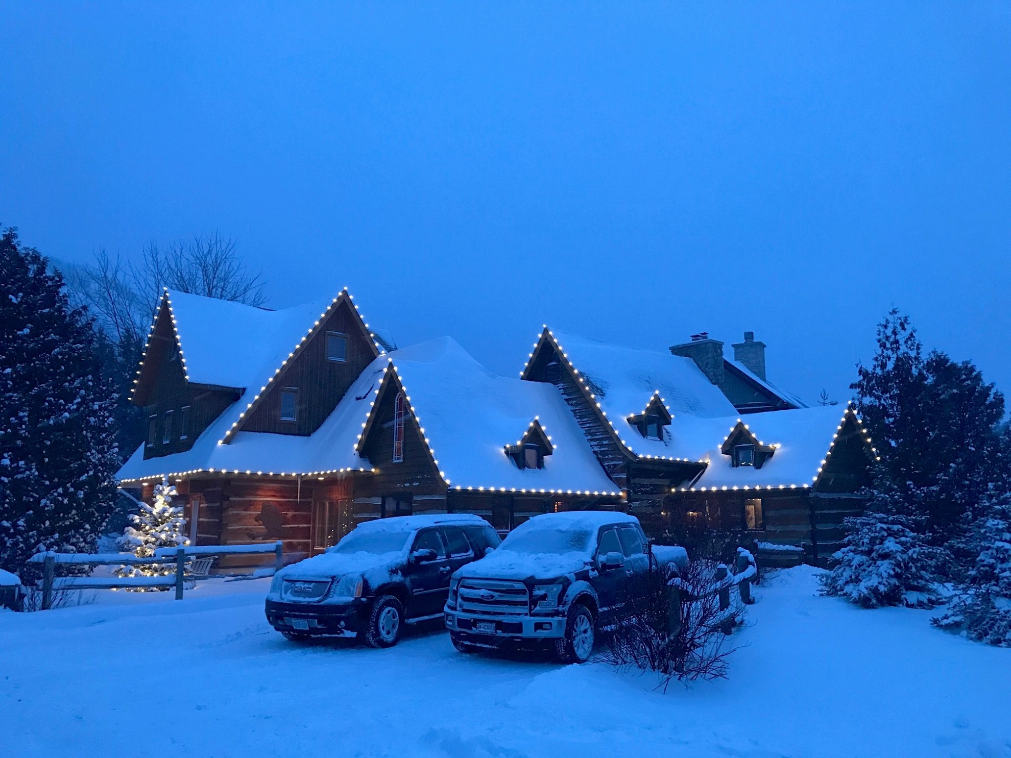 Chalet For Rent - Ski in Ski Out - On Property