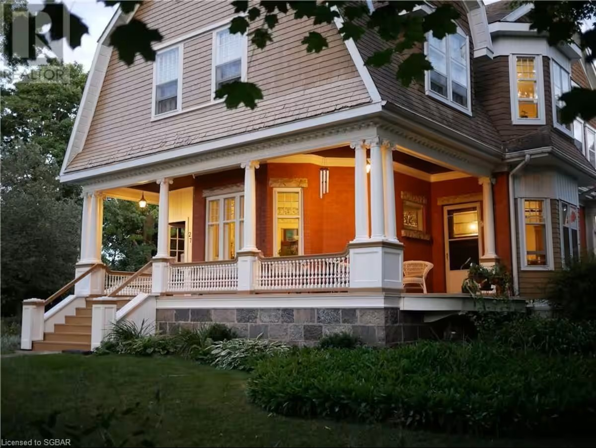 Winter Rental 'The Eddie Manor' in downtown Meaford