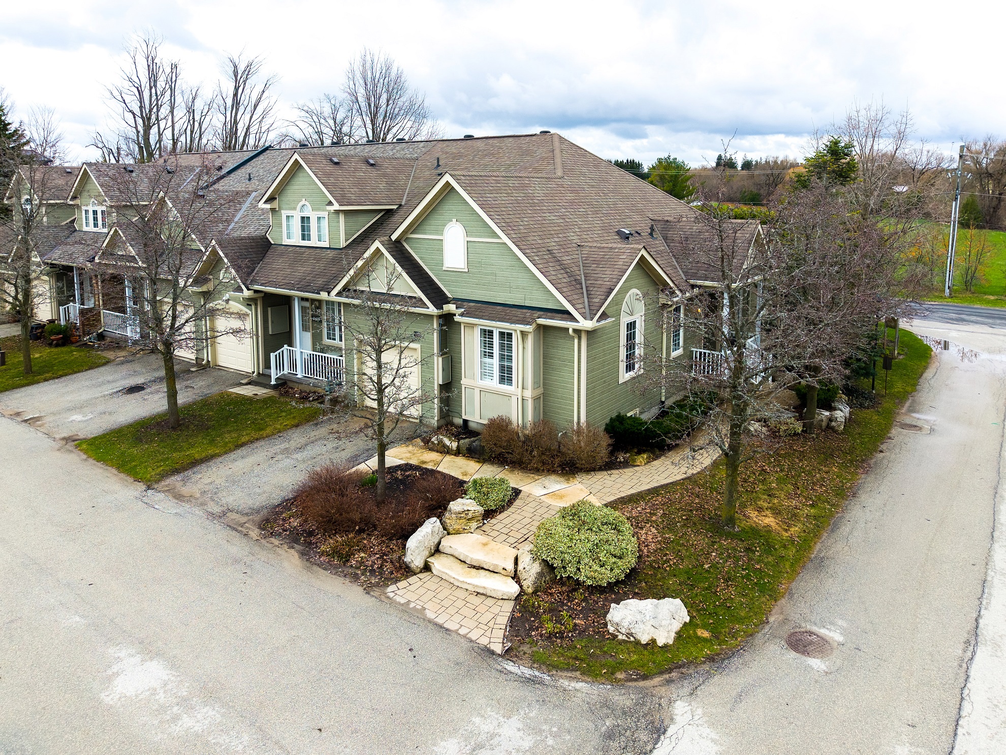 3 Bedroom Updated Condo 