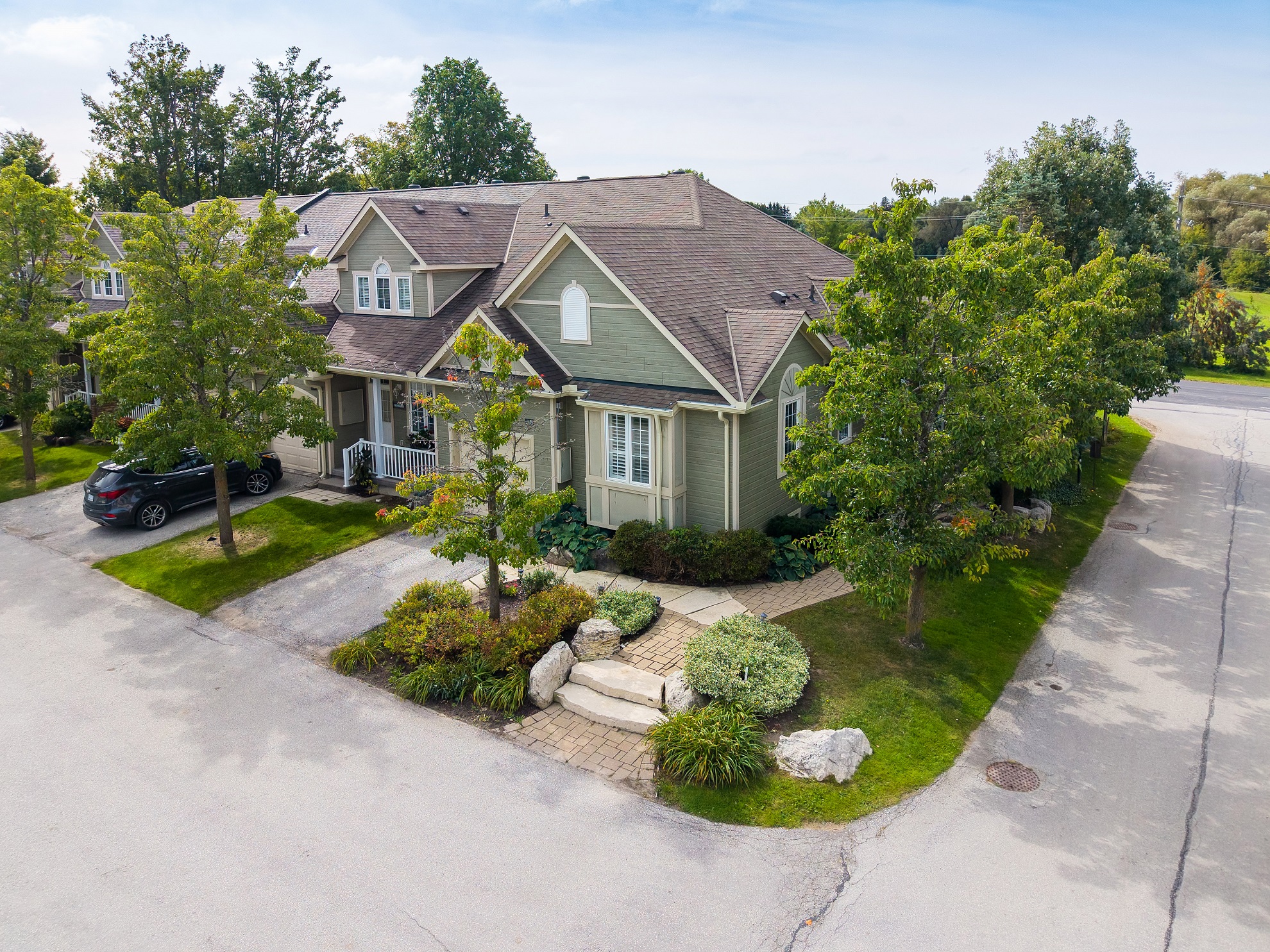 3 Bedroom Updated Condo The Woods