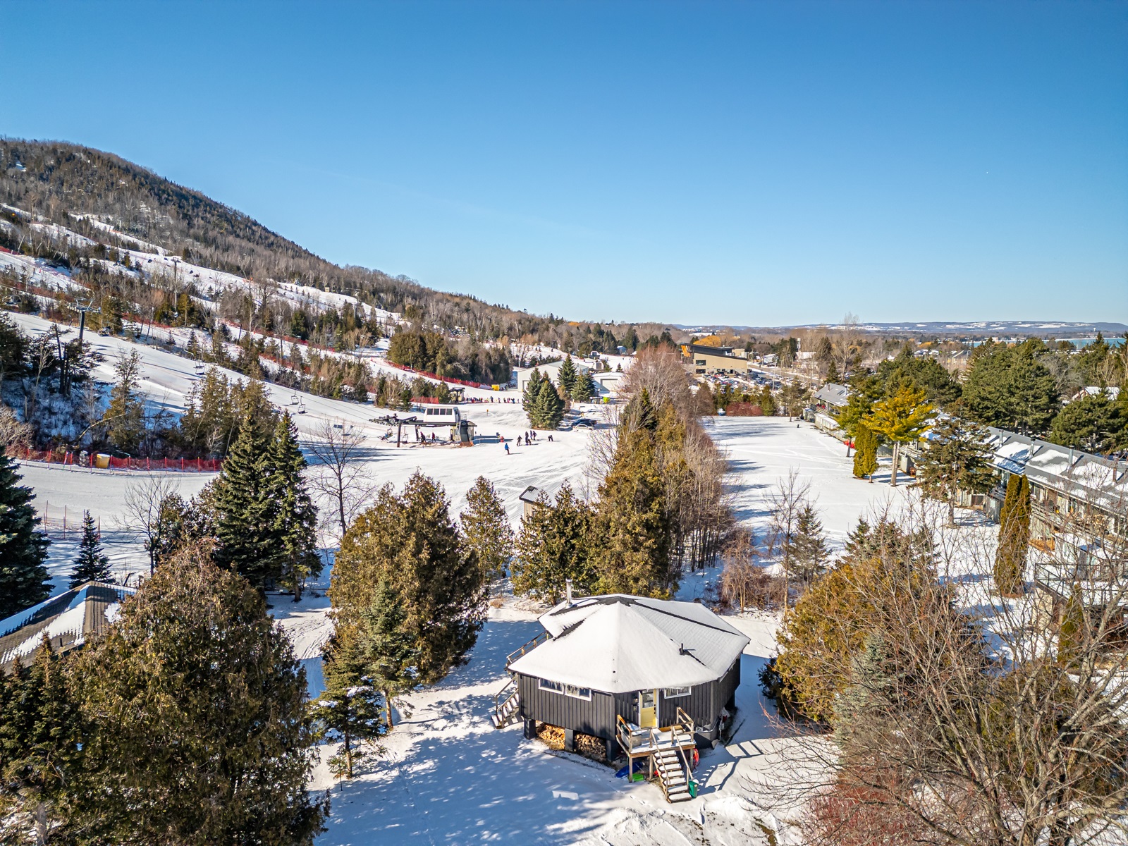 AVAILABLE - Peaks Property on Wensley - True Ski In/Out